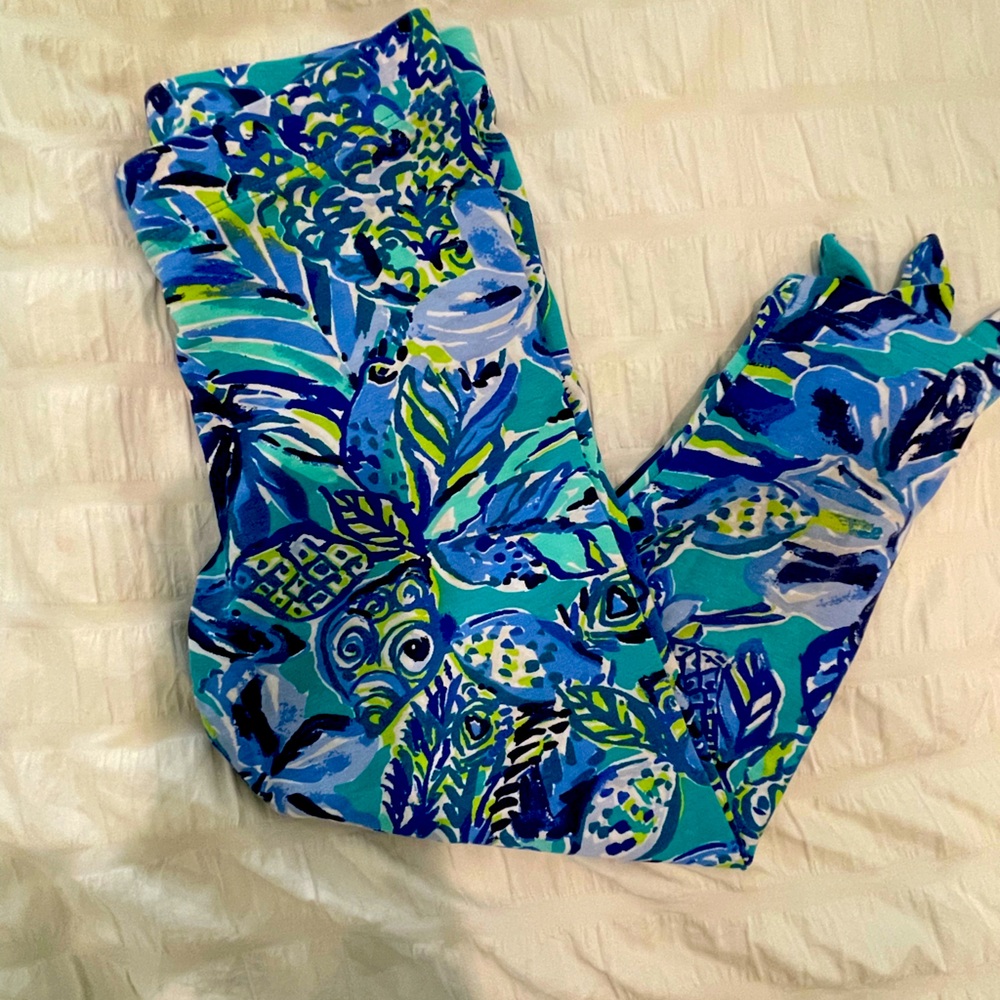 Girls size small crop leggings